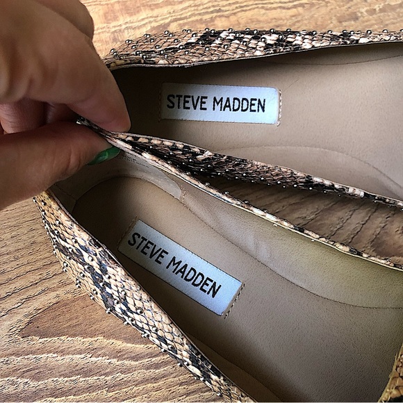 Steve Madden Pointed Toe Snakeskin SlipOn Studded Black Tan Leather Flats Size 7 - Picture 5 of 7